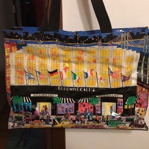 Tote, Bloomingdales